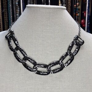 Chic Hammered Gunmetal Tone Chain Necklace